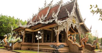 สวยงามอลังการ อุโบสถปูนปั้นศิลปะร่วมสมัย ที่เดียวในอีสาน