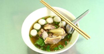 ก๋วยเตี๋ยวเนื้อป้ามล ร้านในตำนาน ความอร่อยกว่า 40 ปี