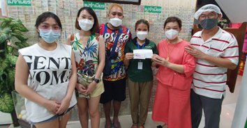 ขายเอง รวยเอง! พนักงานสาวร้านขายลอตเตอรี่ ดวงเฮง ถูกรางวัลที่ 1 รับ 6,000,000