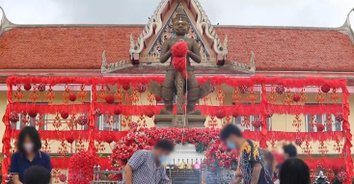 เลขเด็ด! แห่เขย่าเซียมซียักษ์ขอโชคลาภท้าวเวสสุวรรณ