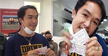 ช่วยซื้อเป็นเศรษฐี! หนุ่มช่วยแม่ค้าซื้อลอตเตอรี่ 2 ใบ รวย 12,000,000