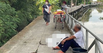 โธ่ชีวิตแสนสั้น! ลูกกตัญญูไปช่วยแม่เก็บผักทำอาหาร เกิดพลัดตกร่องข้างสะพานเสียชีวิตคาที่