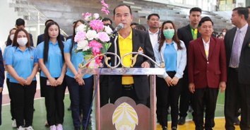 ร้อยเอ็ด สพม.ร้อยเอ็ด มอบถ้วยรางวัลให้แชมป์ฟุตบอล หวังพัฒนาสู่ลีกอาชีพ