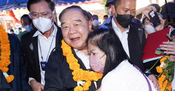 “พล.อ.ประวิตร” ลุยตรวจโครงการน้ำเจ้าพระยาตอนล่างอยุธยา-สระบุรี ปลื้มกองเชียร์ยกเป็นนายกคนที่ 30