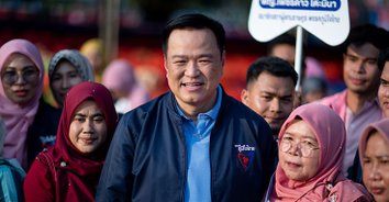 อ้อนชาว 3 จังหวัดชายแดนใต้  “อนุทิน” ลงพื้นที่ “นราธิวาส” ชูนโยบาย “แลนด์บริดจ์” ยกระดับพื้นที่