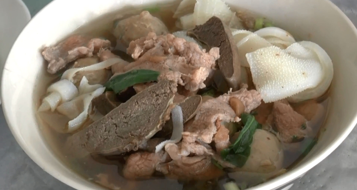 อร่อยจริงไม่อิงอร! "ก๋วยเตี๋ยวป้าเขียว" ก๋วยเตี๋ยวเนื้อในตำนาน ขายมากว่า 40 ปี