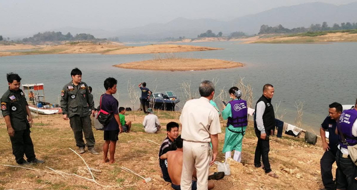 เรือโดยสารชนตอไม้พลิกคว่ำในอ่างเก็บน้ำเขื่อนสิริกิติ์ ตาย 2 จมหาย 3 ราย