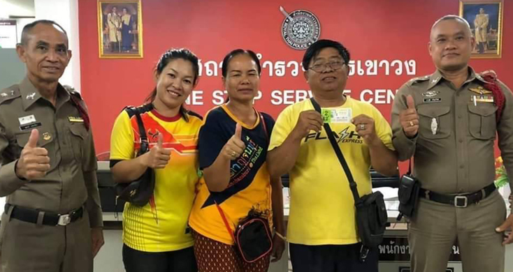 คนจะรวยหยิบเฉยๆ ก็รวย! ลุงวัย 61 หยิบลอตเตอรี่แบบบังเอิญถูกรางวัลที่ 1