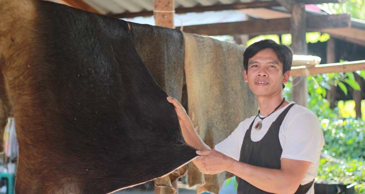 สุดทึ่ง! ภูมิปัญญาทำหนังควายเค็ม ช่วงหนาวสู้โควิดฟันเดือนละแสน