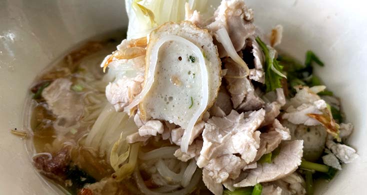 ขายก๋วยเตี๋ยวโบราณอร่อยนาน 53 ปี แม่ค้าอารมณ์ดีกินแล้วชื่นใจ