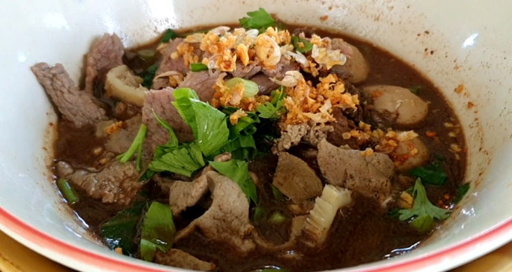 ก๋วยเตี๋ยวน้ำตกสุดซอย อร่อยเนื้อเยอะจุใจ
