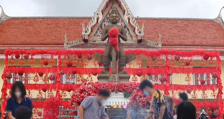 เลขเด็ด! แห่เขย่าเซียมซียักษ์ขอโชคลาภท้าวเวสสุวรรณ