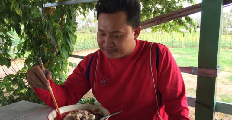 ก๋วยเตี๋ยวริมทุ่ง