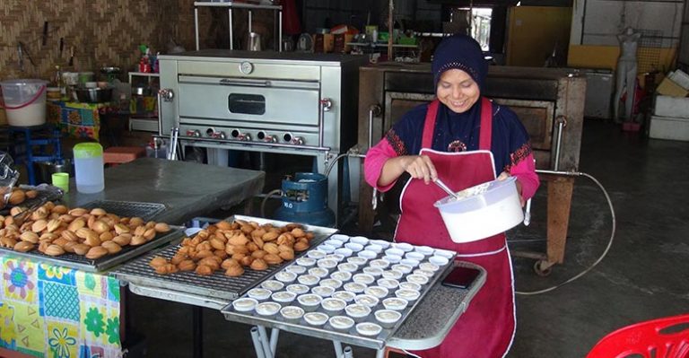 ร้านขายขนมใจบุญ