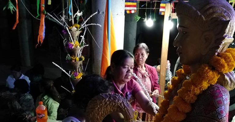 แห่ดูเลขเด็ด "ไหโบราณ" พิธีสู่ขวัญข้าว 