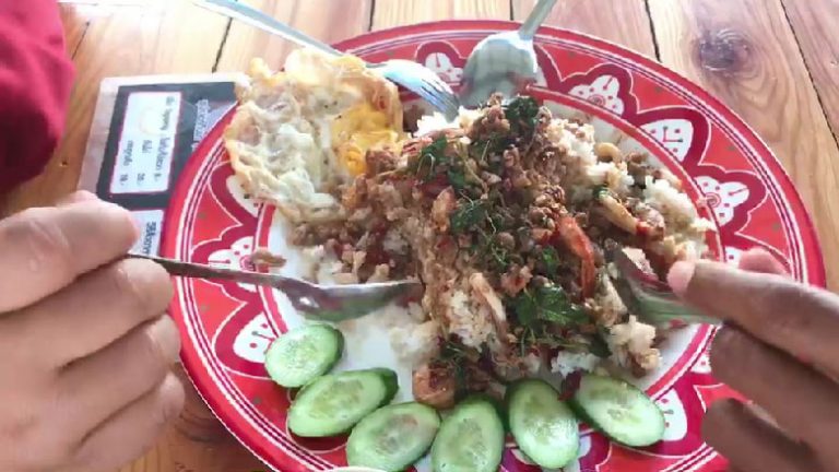 ร้านกะเพราถาดยักษ์ ก๋วยจั๊บเศรษฐี ชีวิตต้องสู้