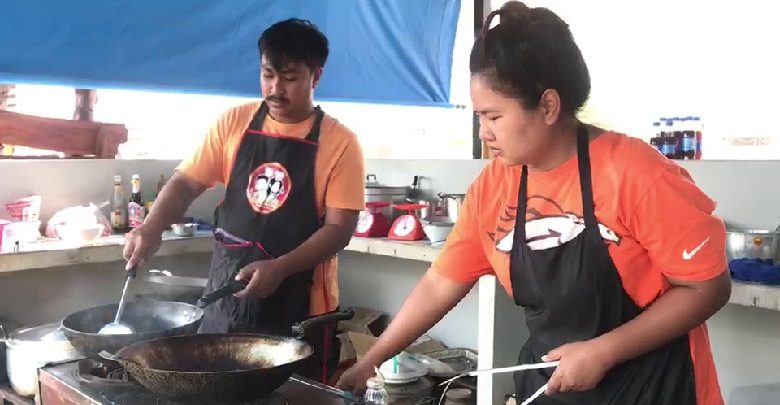 ร้านกะเพราถาดยักษ์ ก๋วยจั๊บเศรษฐี ชีวิตต้องสู้