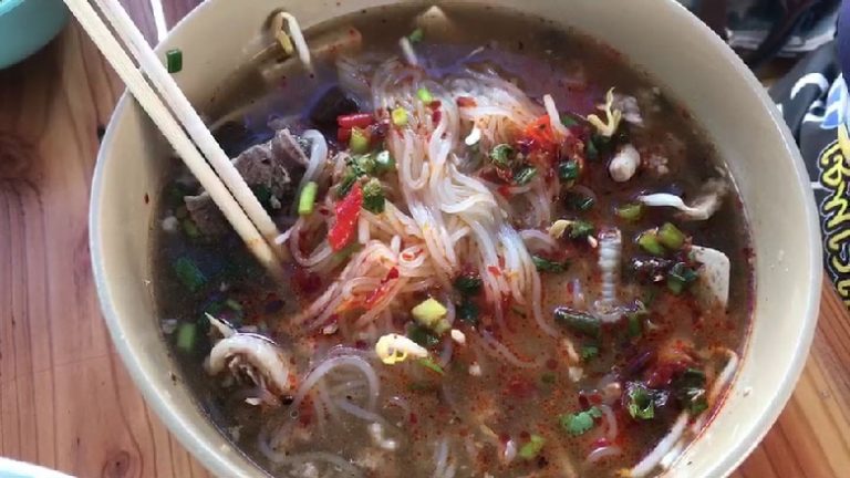 ร้านกะเพราถาดยักษ์ ก๋วยจั๊บเศรษฐี ชีวิตต้องสู้
