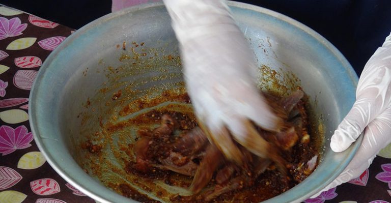 แวะซื้อปลาเค็ม–ปลาหวานตากแดด ฝีมือนักเรียนทำเองเพิ่มรายได้