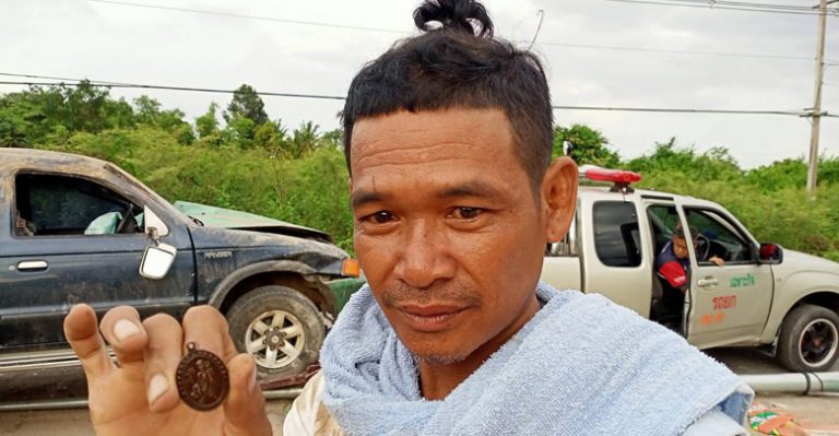 แขวนพระ! ช่างเฟอร์นิเจอร์เชื่อรอดตายเพราะเหรียญหลวงปู่สรวง