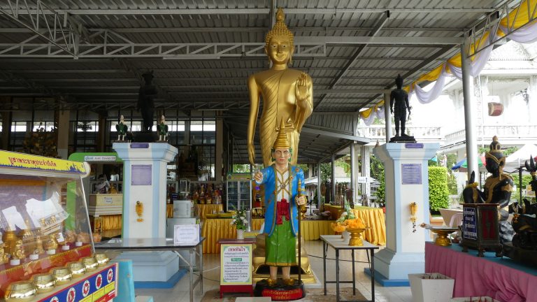 ท่องเที่ยวไหว้พระชมอุโบสถสีเงิน ที่วัดดอนใหญ่ จ.ปทุมธานี