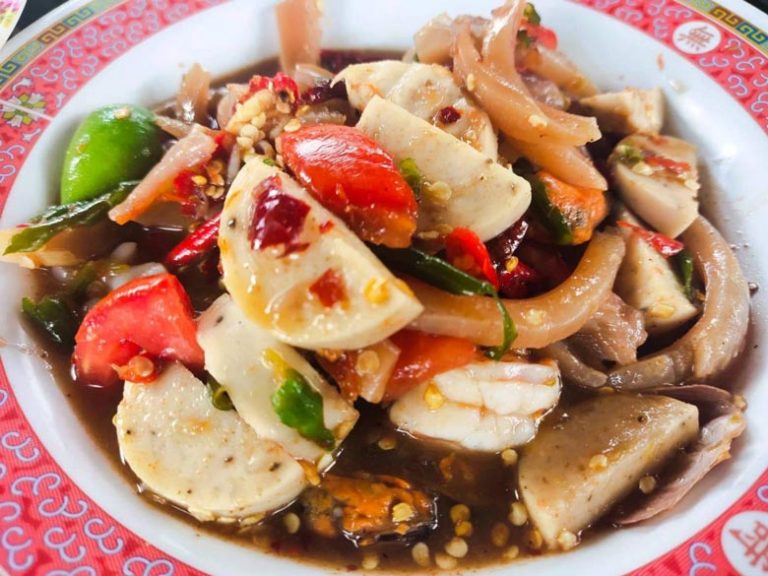อาหารหลักร้อยวิวหลักล้าน ส้มตำแซ่บนัว นั่งแพชมวิวทะเลสาปห้วยระไซร์