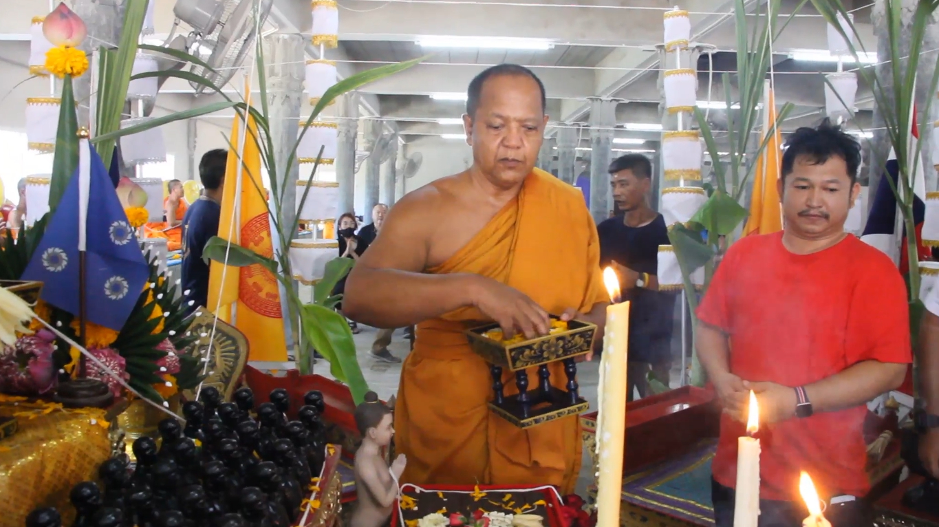 เลขเด็ด! แห่ดูเลขเด็ดหางประทัดวัดบางปลาหมอ นำไปเสี่ยงโชค