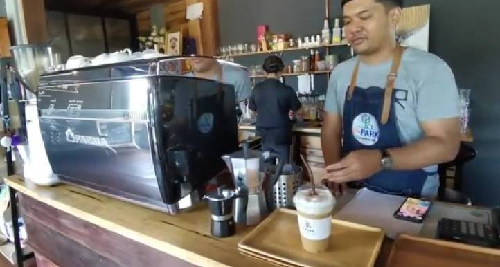 ร้านกาแฟรูปแบบใหม่สไตล์ชิคชิค พร้อมจุดพักรถครบวงจร