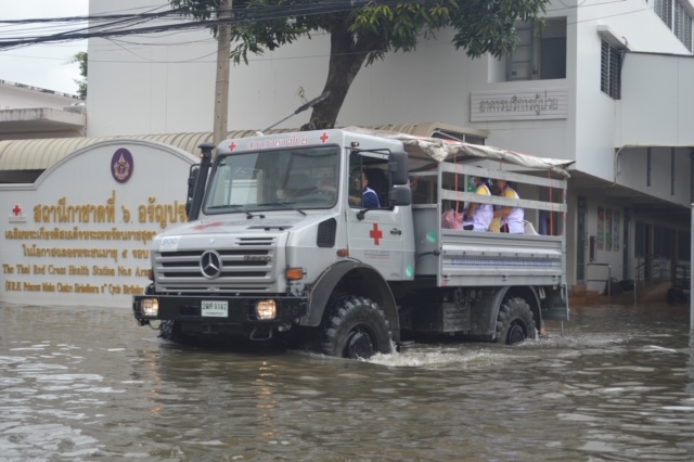 น้ำท่วมอรัญประเทศยังทรงตัว สูงสุดเกือบ 2 เมตร