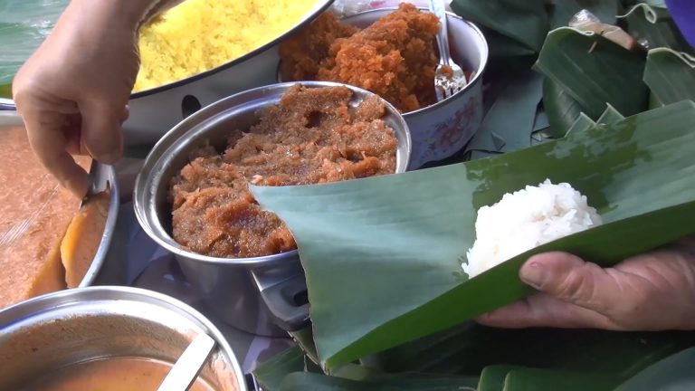 ข้าวเหนียวหน้าแกงกุ้งสูตรโบราณ มาช้าอดนะจ๊ะ