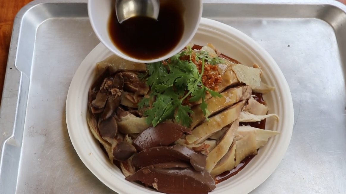 เลี้ยงเองขายเอง นักเลงพอ! ข้าวมันไก่เบตงรสเด็ด