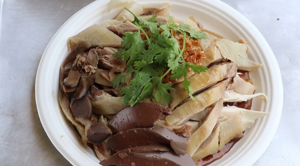 เลี้ยงเองขายเอง นักเลงพอ! ข้าวมันไก่เบตงรสเด็ด