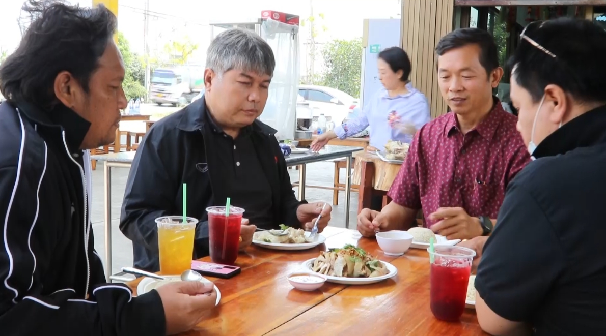 เลี้ยงเองขายเอง นักเลงพอ! ข้าวมันไก่เบตงรสเด็ด