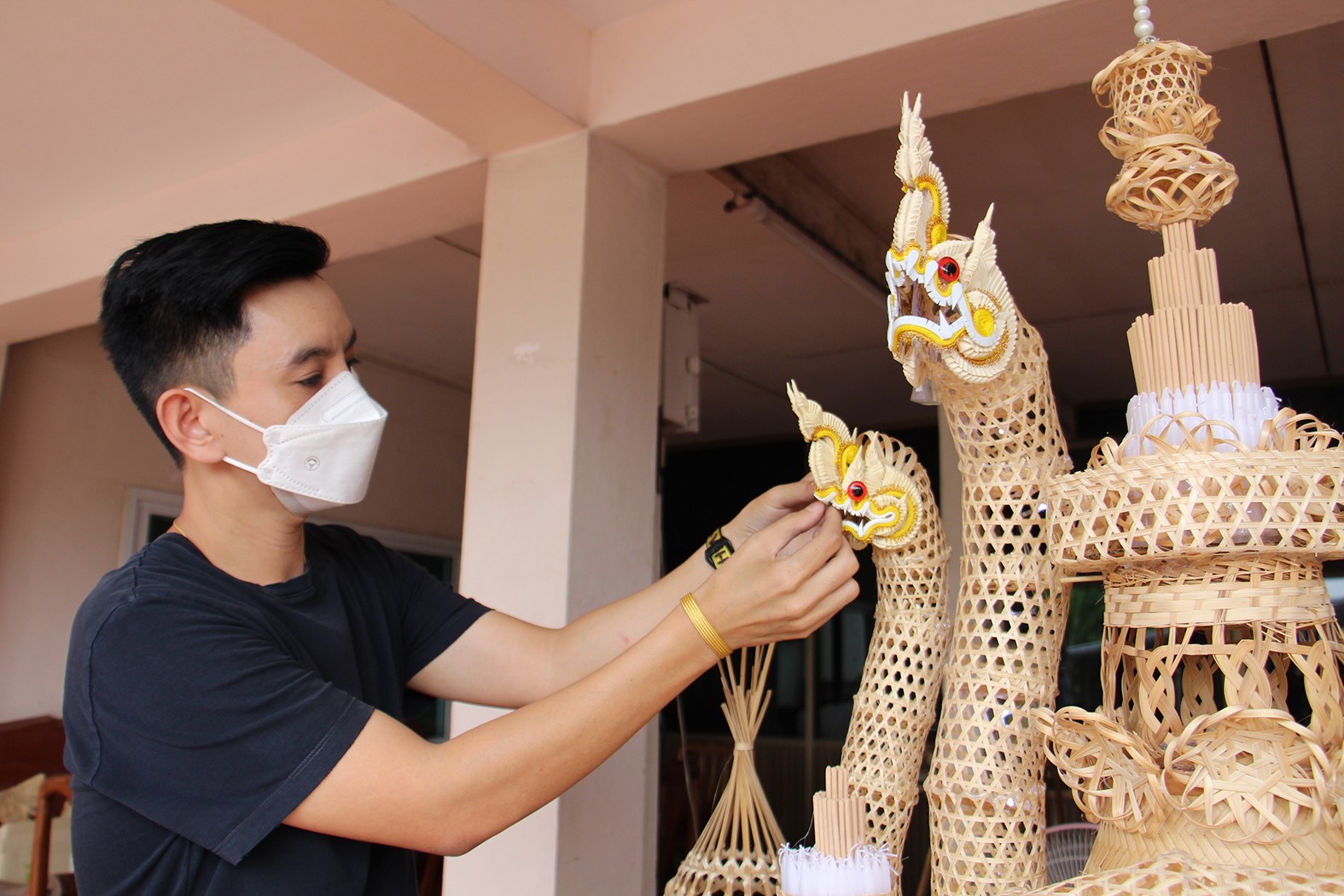 ไอเดียแจ่ม ใช้เครื่องจักสานทํากระทงสวยงามน่าทึ่ง