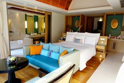 Renaissance Phuket Resort and Spa รีสอร์ทสวยวิวดีที่ให้คุณ slow life ได้เต็มที่กับชีวิต