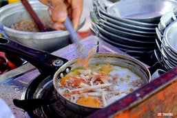 ฝากท้องไว้ที่หนองประจักษ์ แวะชิม "ไข่กระทะ..แกงเส้น" ของดี อุดรธานี