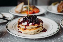 ได้เวลาพิสูจน์ความอร่อยของแพนเค้กระดับโลกที่ Clinton Street Baking Co. กันแล้ว!