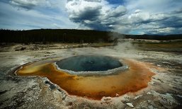 ความสวยงามที่น่ากลัวของแอ่งน้ำร้อนในอุทยานฯ เยลโลว์สโตน