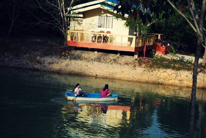 ที่พักกลางสวน ใกล้เขาคิชฌกูฏ