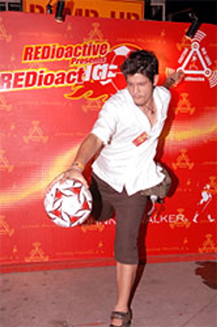 REDioact - เตะ ปาร์ตี้