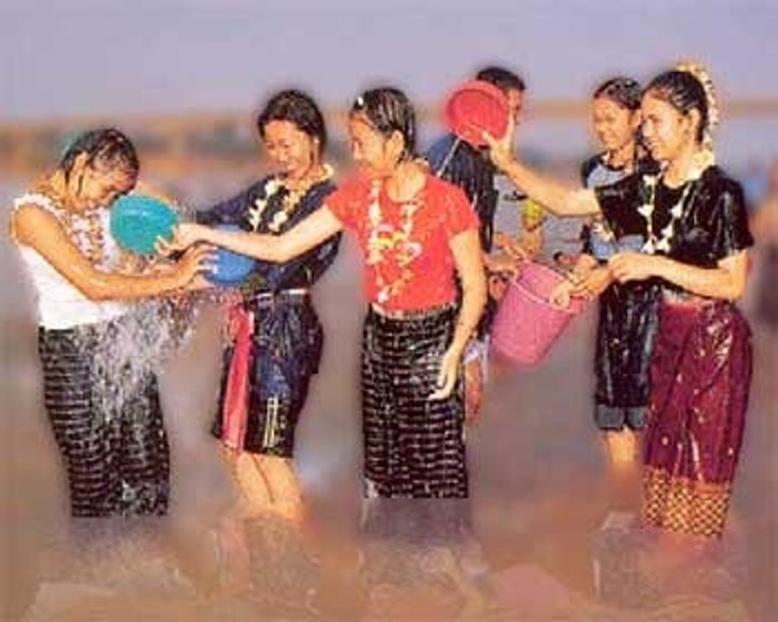 มหาสงกรานต์อีสานหนองคาย