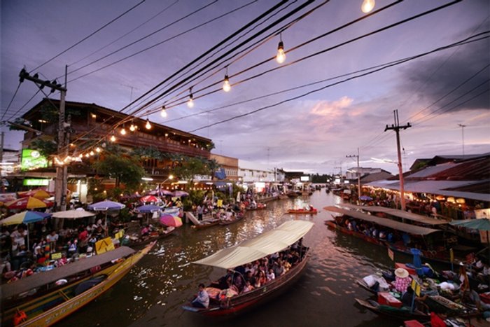 ตลาดน้ำยามเย็นอัมพวา