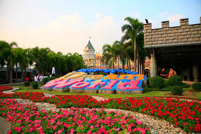พักผ่อนนอกบ้่านวันหยุดดรีมเวิลด์ (Dreamworld)