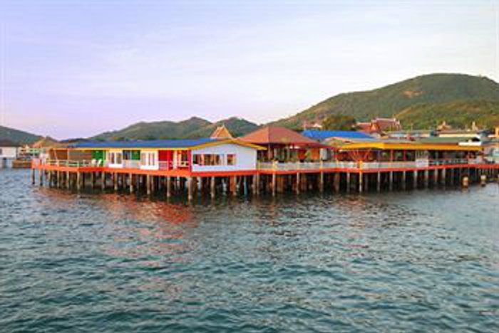 ลารีนารีสอร์ทบายเดอะซีเกาะล้าน ที่พักเกาะล้าน