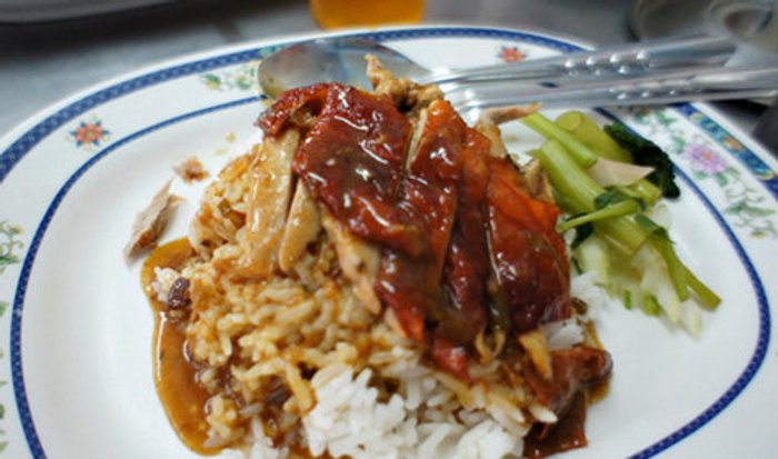 อิ่มอร่อย "แสงทอง" ข้าวหน้าเป็ดในตำนาน