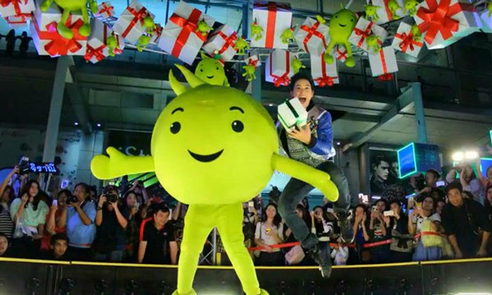 กระโดดเหินฟ้ารับปีใหม่กับ“AIS FLYING SPACE”