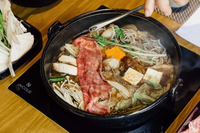 Nabe Nabe สุกี้ยากี้ สไตล์คันไซ เนื้อวากิวคุณภาพดีราคาไม่แพง
