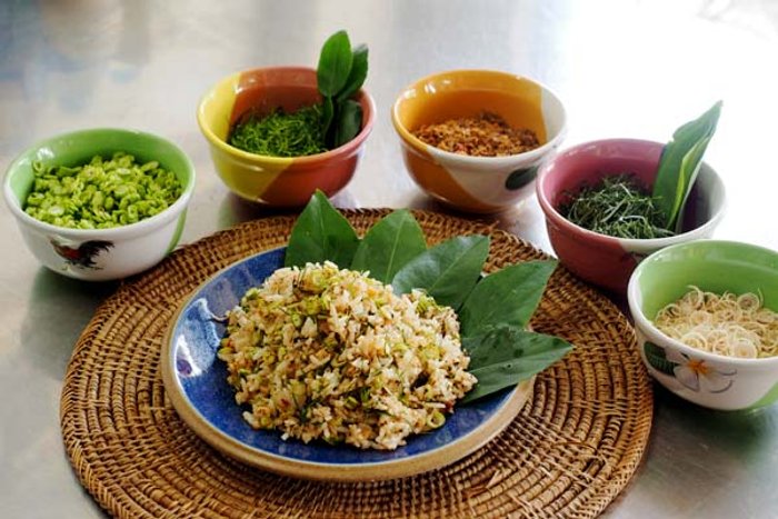 ข้าวยำใบพาโหม... ไม่มีน้ำบูดู แต่หรอยแรง!
