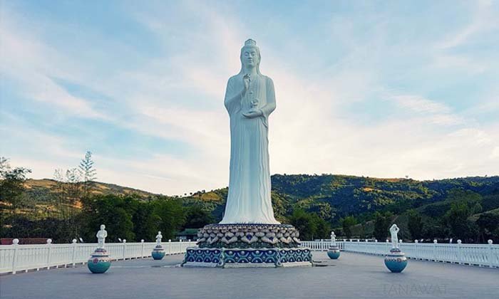 พาชมประติมากรรมวัดป่าห้วยลาด วัดไทยที่สวยงามไม่แพ้ที่ใดในโลก!