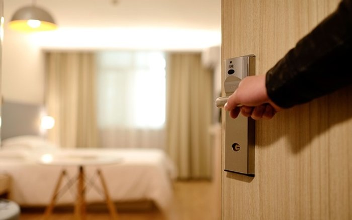 ศึกษากันหน่อย! “ห้องพักโรงแรม” มีอะไรเอากลับบ้านได้?